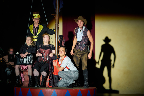 In 80 Tagen um die Welt | © Bernt Haberland / ENSEMBLE PERSONA