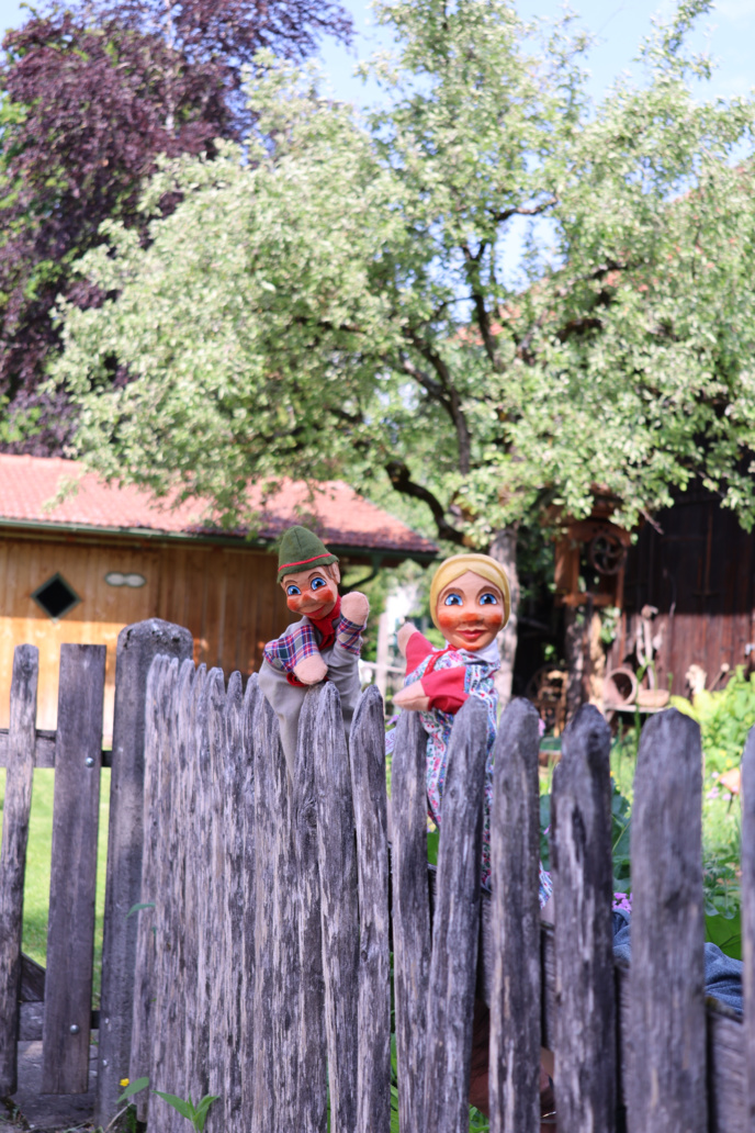 Seppl und Gretel freuen sich aufs Theater! | © Stadtmuseum Marktoberdorf.
