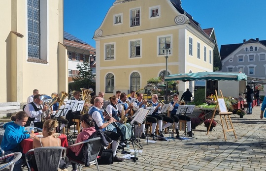 Blasmusik auf dem Wochenmarkt